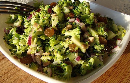 Cum să pregătiți o salată cu broccoli proaspeți