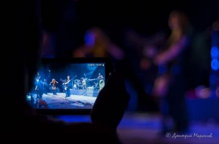 Cum să efectuezi o filmare competentă a muzicienilor la un concert