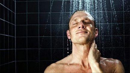 Modul în care o saună afectează creșterea musculară, o baie și un duș rece pentru creșterea și forța musculară