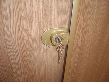 Hogyan készítsünk egy zár az ajtón kupé (ajtók) Hogyan készítsünk egy zárat az ajtón kupé