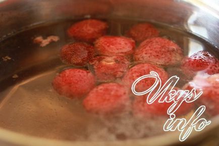 Як зварити компот з полуниці - рецепт з фото