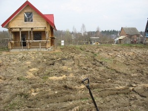 Cum de a planifica un teren într-o casă de vară care închiriază un tractor sau o faci singur