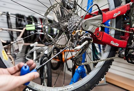 Як зберігати велосипед взимку керівництво з підготовки та вибору місця