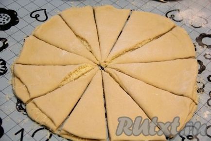 Croissants with cheese - pregătim pas cu pas o fotografie