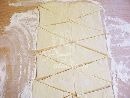 Croissante cu brânză din patiserie gata preparată
