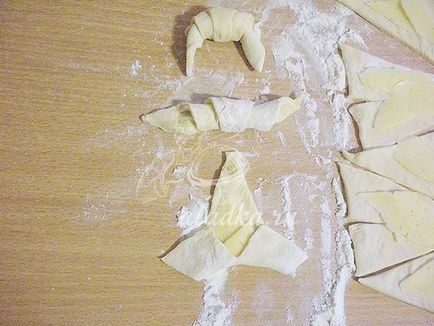 Croissante cu brânză din patiserie gata preparată