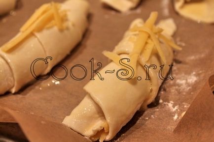Croissant sajttal - egy lépésről lépésre recept fotók és sütemények (cukrászati) Croissant sajtos - lépésről lépésre recept fotókkal és sütemények
