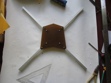 Quadrocopter cu mâinile tale de la materiale improvizate