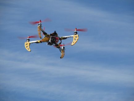 Quadrocopter kezük közül hulladék anyagok