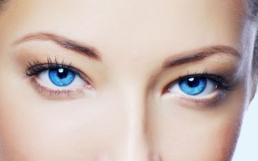 Oamenii cu ochi albaștri sunt adorabili