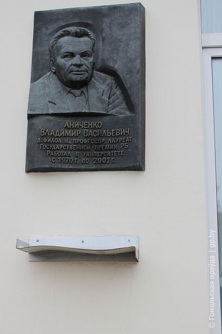 A plakkok, akik telepítik őket, ki fizeti az igazság Gomel (aki fizet) A plakkok, akik telepítik őket, ki fizeti az igazság Gomel