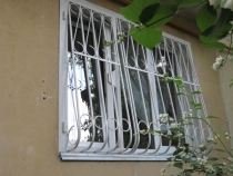 Fémrúd az ablakon a telepítést a moszkvai régióban