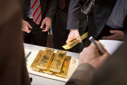 Rusia și-a anunțat oficial plecarea de la dolar