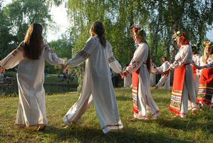 Обереги та символи в російській народній одязі, російський будинок