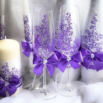 Decorarea și decorarea mesei pentru nunta cu lumânări, vase și flori