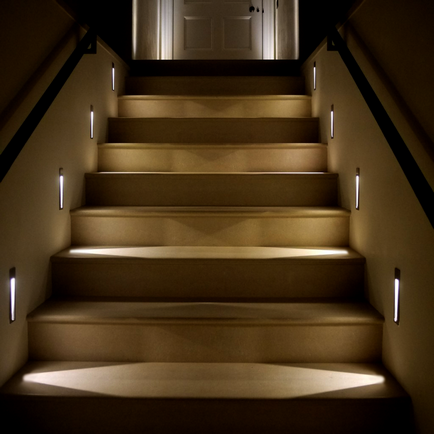 Lumina scările de la etajul al doilea într-o casă particulară sau cabana, cum se face iluminare automată