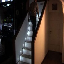Освітлення сходів в приватному будинку на другий поверх