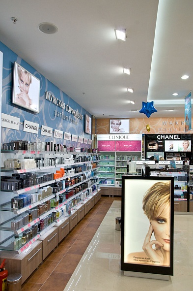 Világítás üzletek a kozmetikumok és parfümök - Trükkök a Kereskedelmi
