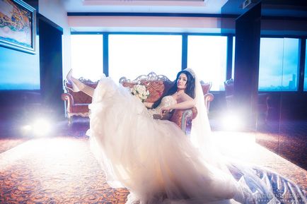 Готель Корстон - весільна фотосесія нареченого і нареченої