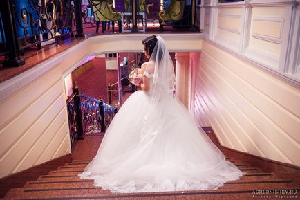 Готель Корстон - весільна фотосесія нареченого і нареченої