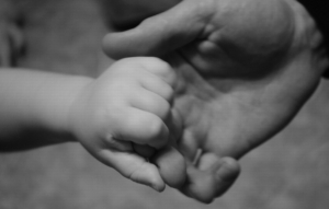 Refuzul de paternitate ca refuz voluntar al drepturilor părintești ale tatălui, un eșantion