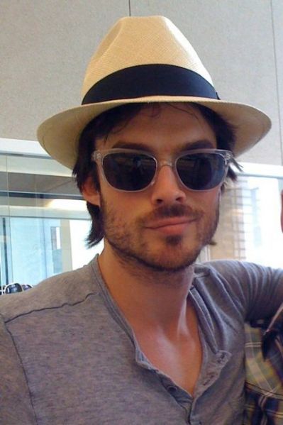 Tól szemüveget pillangó Ian Somerhalder - fan site a sorozat The Vampire Diaries - The Vampire Diaries