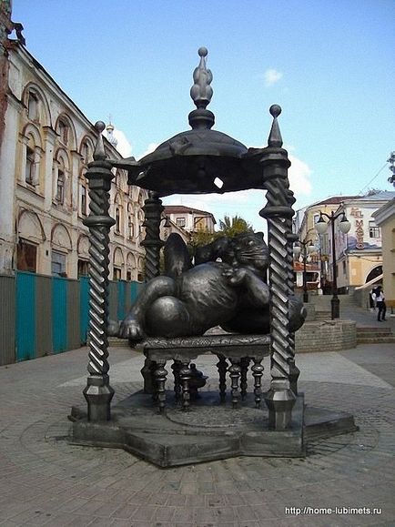 Пам'ятник коту алабрису в Казані - домашній улюбленець
