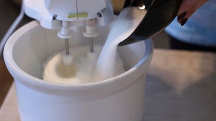 A cookie-k Savoiardi lépésre fotó-recept videó (fotó-recept) A cookie-k Savoiardi lépésre fotó-video recept