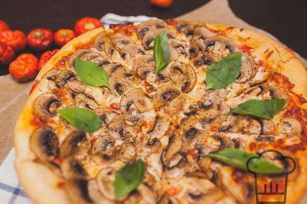Піца з печерицями - свіжими і сиром моцарелла домашній рецепт приготування