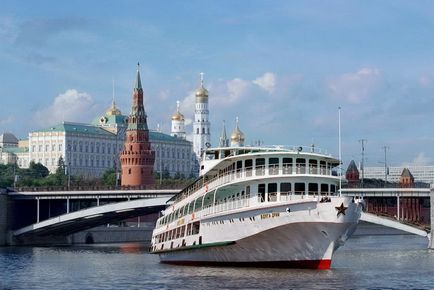 Călătorii cu rachete pe corabia cu copiii de pe râurile din Rusia