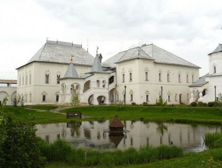 Kremlinul Rostov - o plimbare prin Kremlinul din Rostov, cu o fotografie