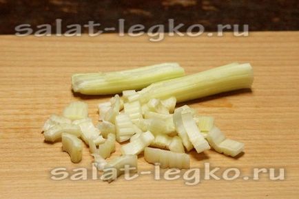 Saláta a zeller szára uborka