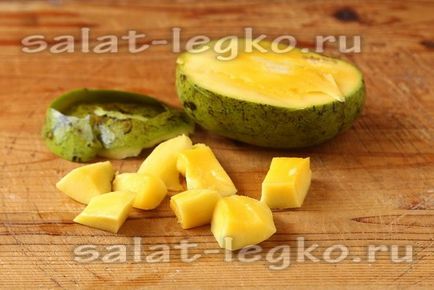 Csirke saláta és az ananász (csirke) Saláta csirkével és ananász