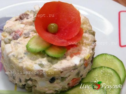 Салат - столичний - з куркою і грибами - рецепт з покроковими фото приготування