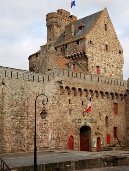 Saint-Malo, ghidul Parisului