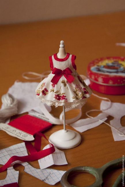 Шият рокля на малка кукла - Справедливи Masters - ръчна изработка, ръчно изработени