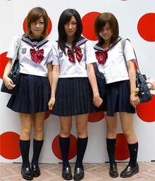 Uniformă școlară în poveste de succes din Japonia