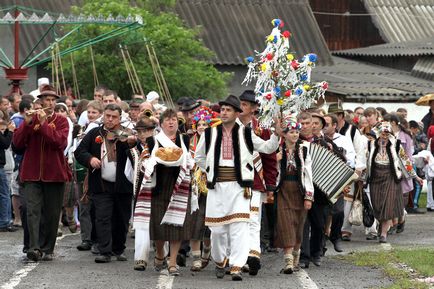 Суміш української та російської мови як називається