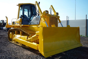 Сучасний бульдозер komatsu d65