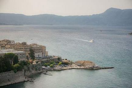 Fallal körülvett város (paleo fryrio) a Kerkyra Corfu