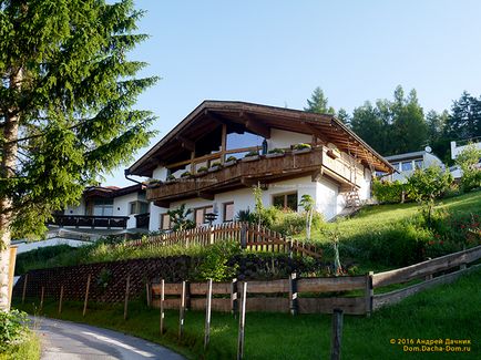 Svájci alpesi faház stílusú házak