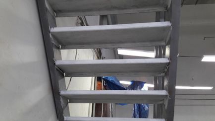 Будівництво монтаж міжповерхового перекриття антресольного поверху, другий поверх в офісі