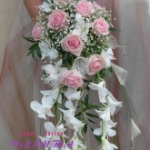 Весільні букети нареченої з доставкою в набережні човни, оформлення весілля квітами від