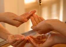 Thai masaj în 4 mâini, o descriere a masajului cu ulei, beneficiile procedurii, salonul de masaj