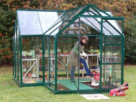 Toeplitz polikarbonát őszi kezelés kártevők és betegségek ellen, mint a gondozás, a tisztítást, (üvegházi) Greenhouse polikarbonát őszi kezelés kártevők és betegségek ellen, hogyan kell gondoskodni, takarítás,