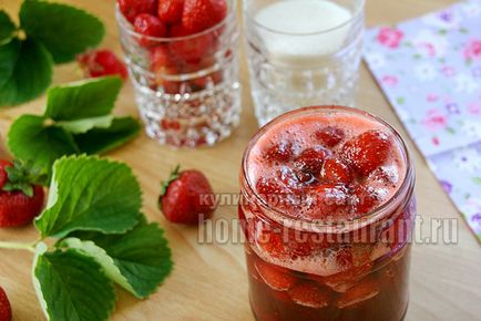 Szamóca jam a serpenyőben (pan) Eper lekvár egy serpenyőben