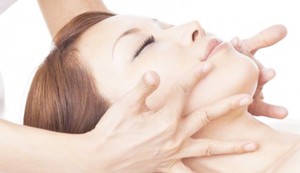 Masajul japonez asahi face înainte și după procedura de auto-masaj, mărturii ale clienților și cosmetologilor