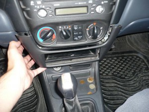 Înlocuire casetă radio nissan almer