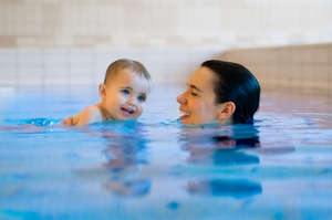 Sport Úszás a medencében csecsemők (video ülés)