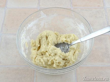 Sült csirke pogácsákat és a sajt (pogácsákat) Sült csirke piték és sajttal